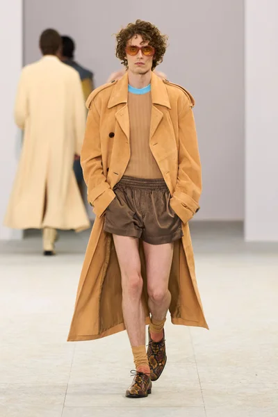 Look 37